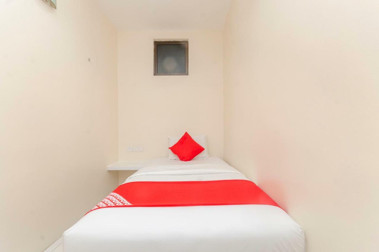 Oyo 1010 Skudai Hotel Екстериор снимка