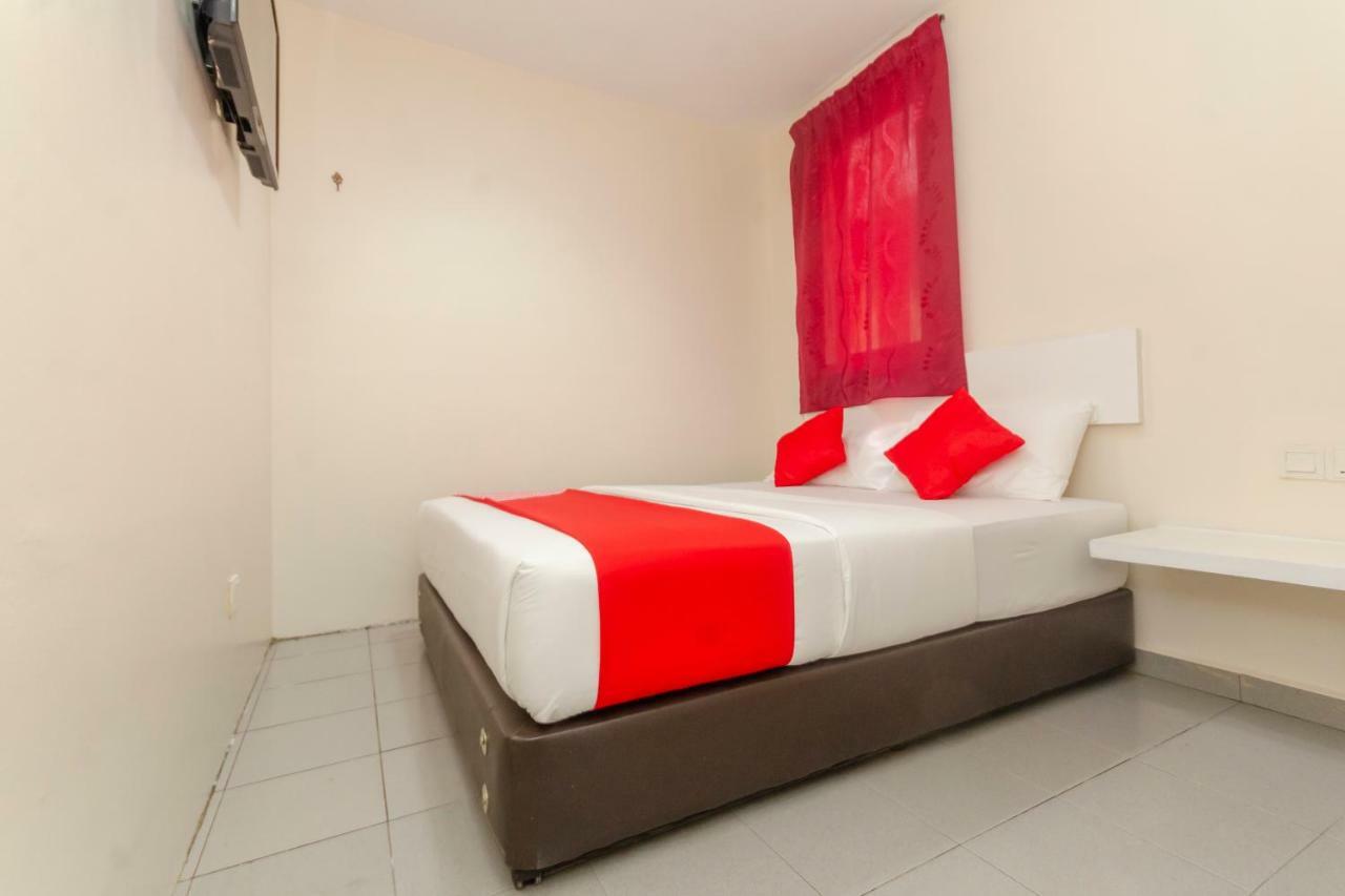 Oyo 1010 Skudai Hotel Екстериор снимка