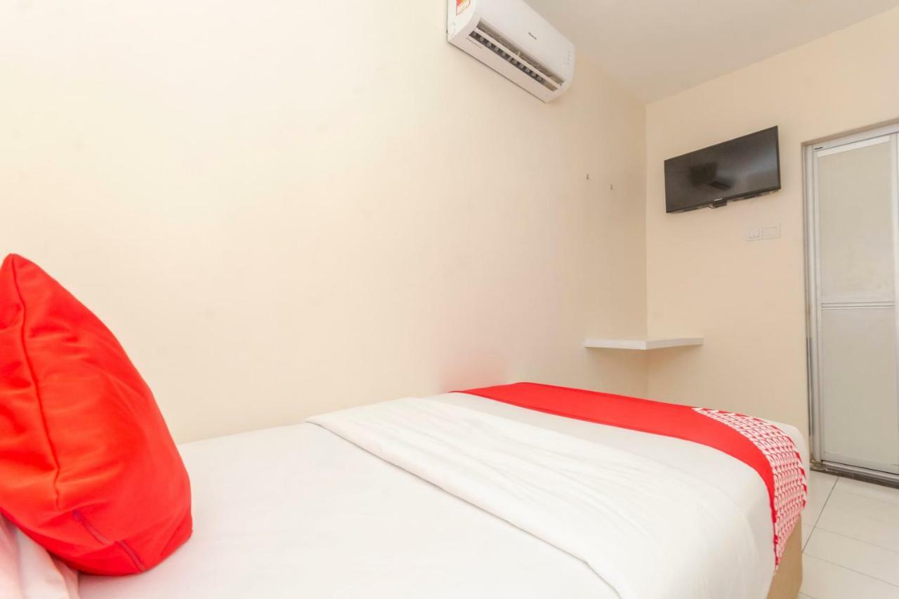 Oyo 1010 Skudai Hotel Екстериор снимка
