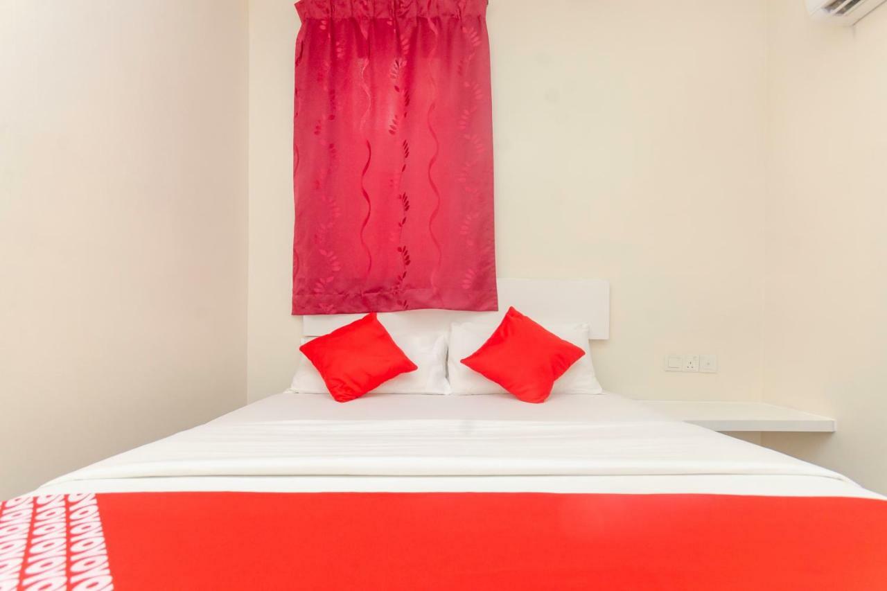 Oyo 1010 Skudai Hotel Екстериор снимка