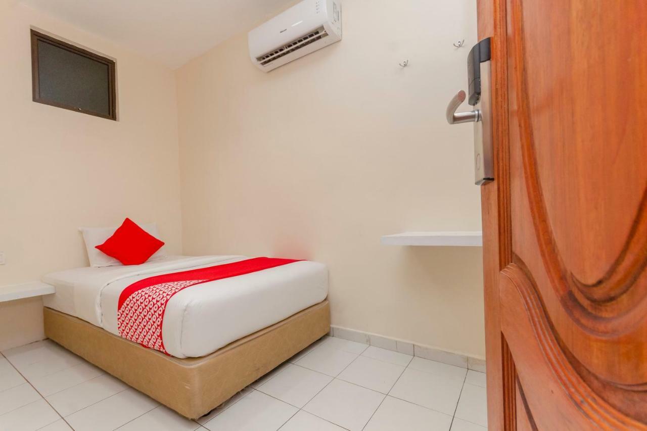 Oyo 1010 Skudai Hotel Екстериор снимка
