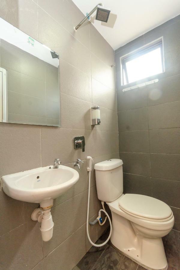 Oyo 1010 Skudai Hotel Екстериор снимка