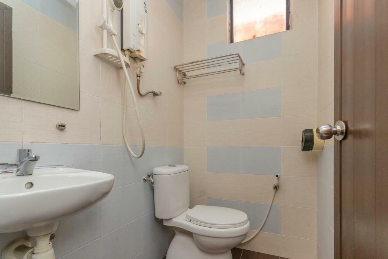 Oyo 1010 Skudai Hotel Екстериор снимка
