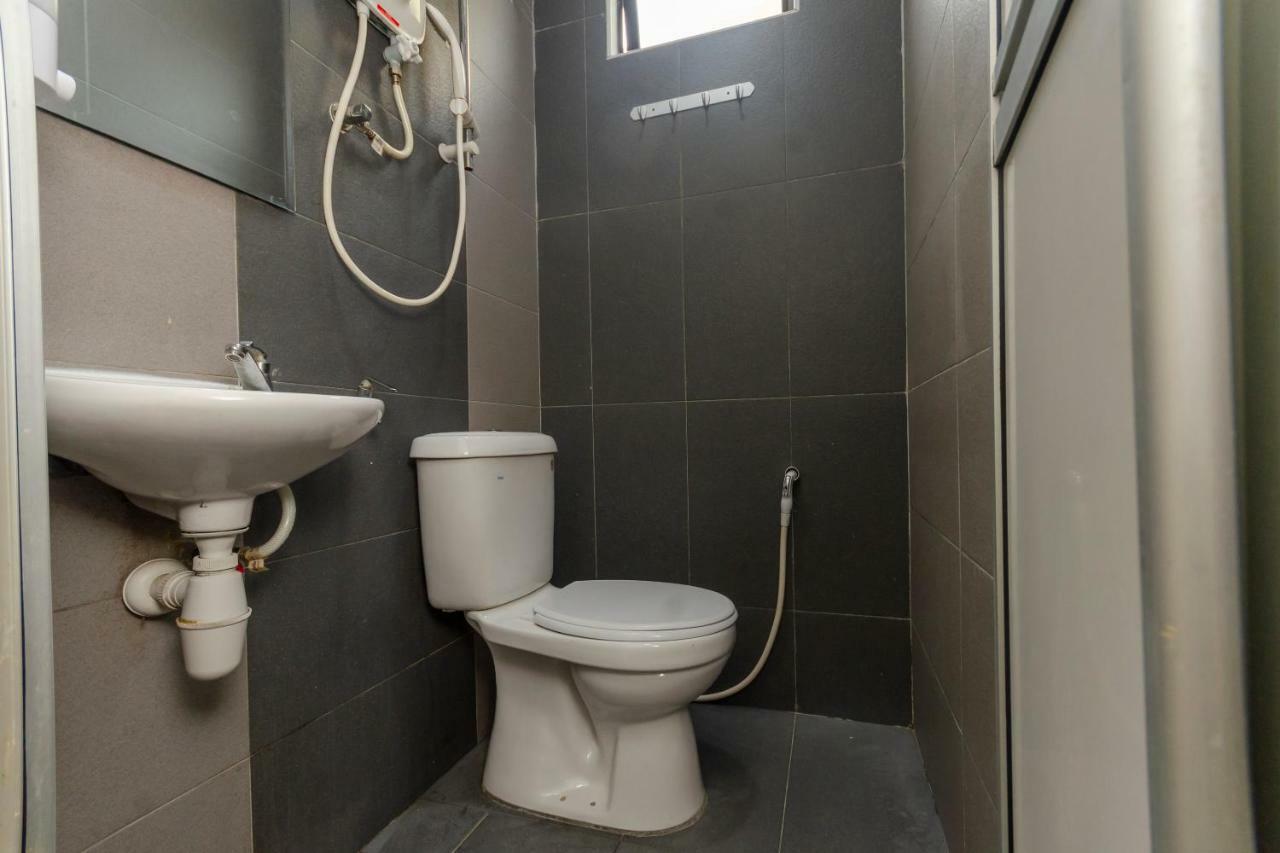 Oyo 1010 Skudai Hotel Екстериор снимка