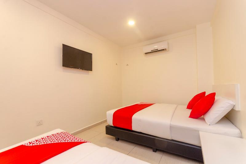 Oyo 1010 Skudai Hotel Екстериор снимка