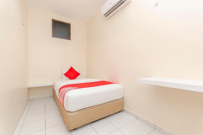 Oyo 1010 Skudai Hotel Екстериор снимка